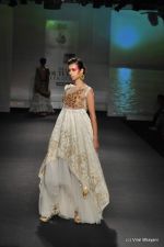 Model walk the ramp for Anju Modi show at PCJ Delhi Couture Week Day 3 on 10th Aug 2012 200 (74).JPG